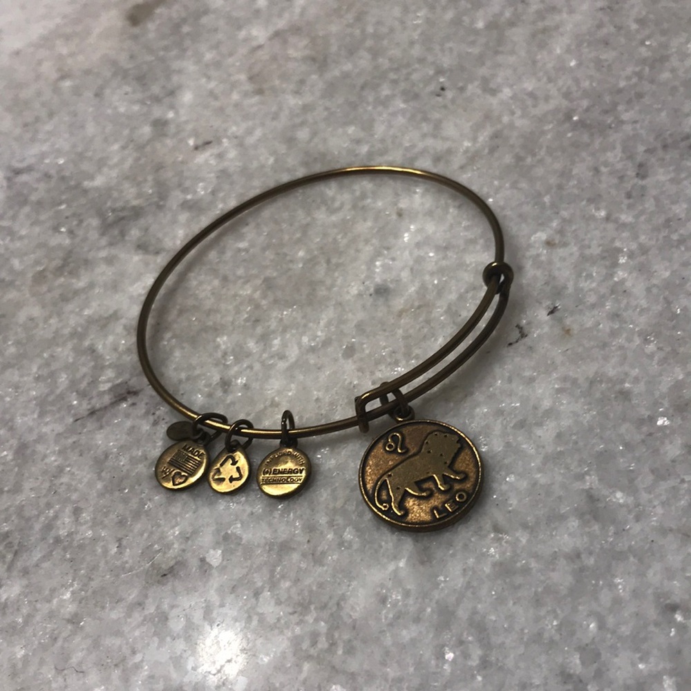 Alex & Ani Leo bangle like new